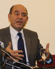 Conferencia de Raji Sourani en el Ateneo de MadridConferencia de Raji Sourani en el Ateneo de MadridConferencia de Raji Sourani en el Ateneo de Madrid